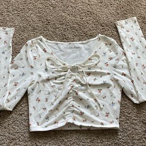Aeropostale long sleeve cropped shirt